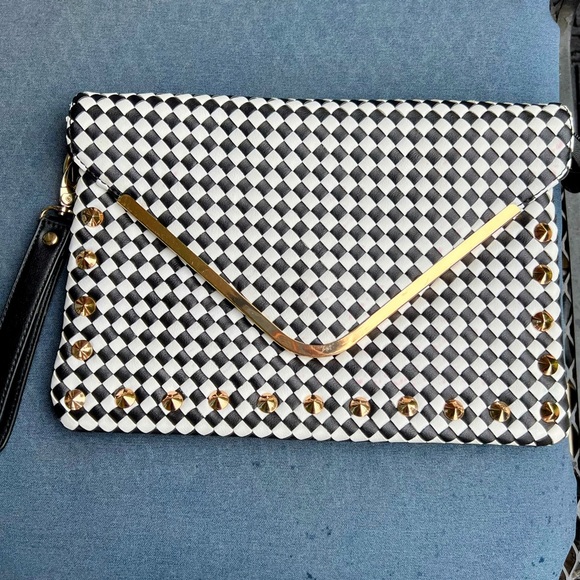 EUC Aldo Clutch/Wristlet in Black/White and Gold-toned accents. - Picture 6 of 6